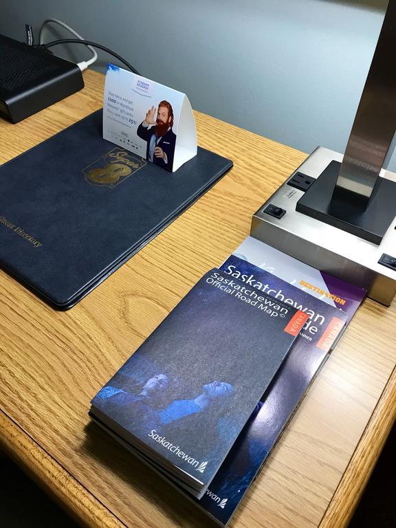 ホテル スーパー 8 バイ ウィンダム キンダースリー Kindersley エクステリア 写真